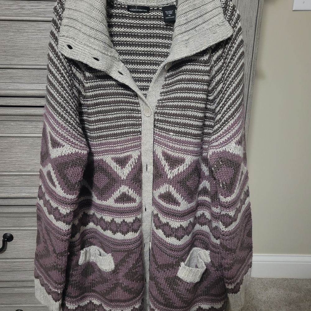 Victoria's Secrer Moda International Patterned Cardigan. Vintage. New Condition